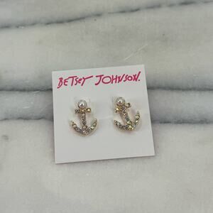 NWT Betsy Johnson Faux Pearl cruise Control Anchor Stud Earrings